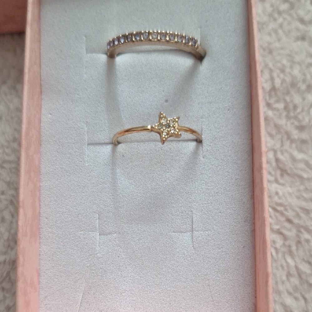 💥Lia Sophia Gold Ring Set with Pavé and Solitaire Designs Size 7
